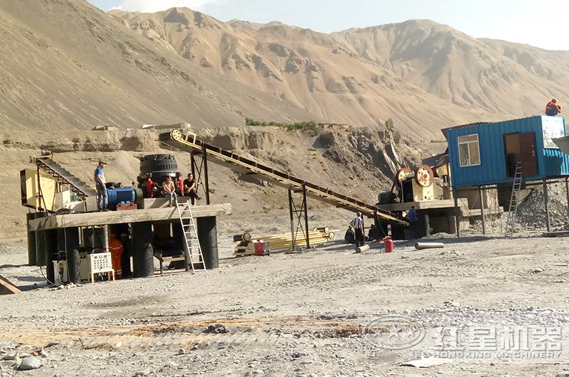 河南郑州客户小型圆锥破碎机工作现场