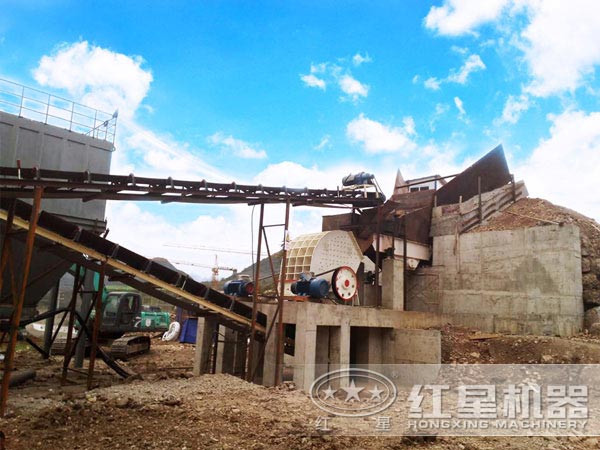 锤式破碎机现场图